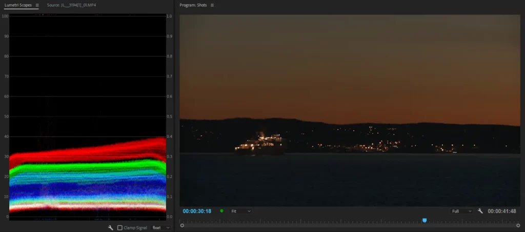 Форма RGB Waveform ясно показывает, что самые темные области довольно нейтральны, создавая белую полосу в нижней части формы волны. Кроме того, она также показывает, что самые яркие пиксели имеют намного больше красного, чем зеленого, и даже меньше синего - так что это - оранжевый цвет.