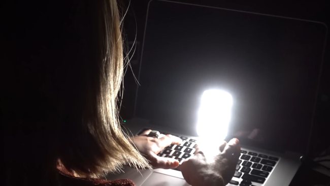LED освещение в видео. Свет от компьютера